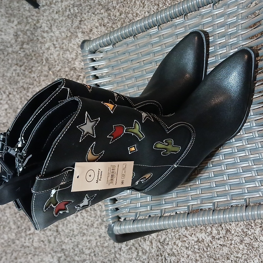 No Boundaries Women's 6 Western Boots